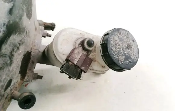 Nissan Almera N16 Master brake cylinder