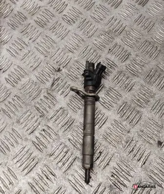 Volvo S60 Fuel injector 31303238