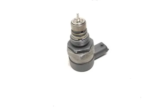 Volvo S80 Fuel pressure regulator 30777576