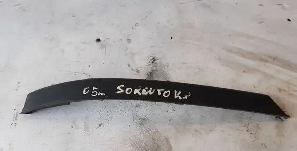 Front bumper splitter molding