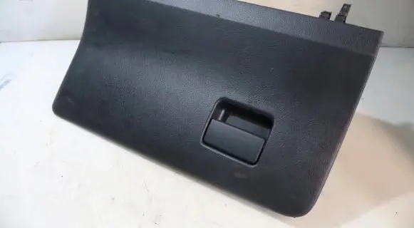 Toyota Yaris XP210 Glove box