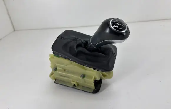 Mercedes-Benz C W204 Gear shifter/selector A2042677524