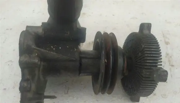 Mercedes-Benz SL R107 Water pump R1172010101