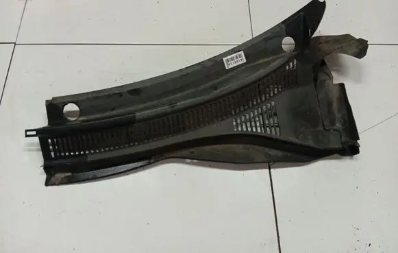Suzuki Swift I Wiper trim 7234162J0L 72341-62J0L