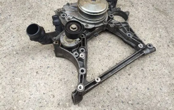 Mercedes-Benz C W205 Generator/alternator bracket A6512012409