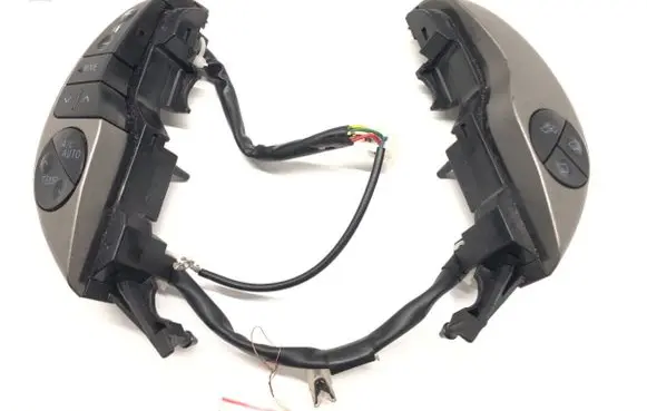 Toyota Prius (XW20) Steering wheel buttons/switches F70CV164