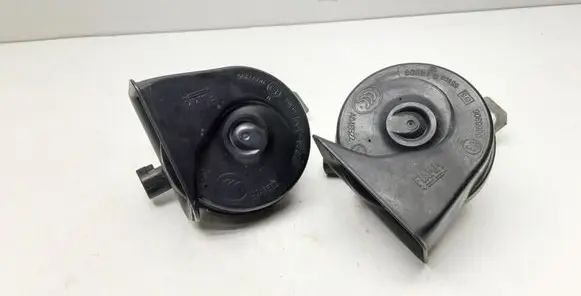 Volvo V70 Horn signal 08635072 08635071