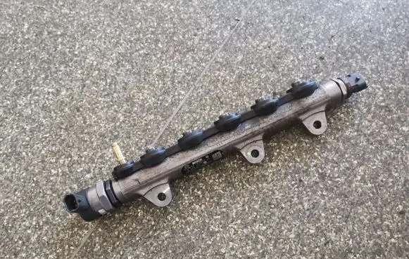 Nissan X-Trail T31 Fuel main line pipe 8200718753 8200610770