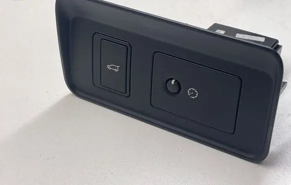Land Rover Discovery Sport Tailgate opening switch FK7211654BC 27893878