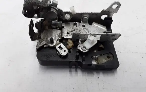 Dacia Duster Rear door lock