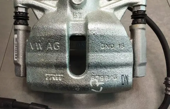 Volkswagen Touran III Front brake caliper 3Q0105N