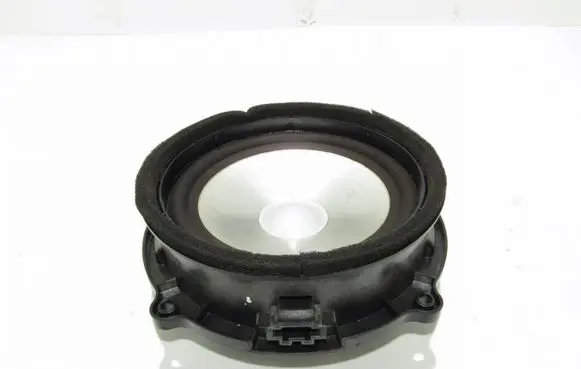 Land Rover Discovery 3 - LR3 Rear door speaker XQM500310
