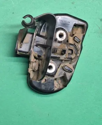 Volkswagen Caddy Sliding door lock 2K0843604