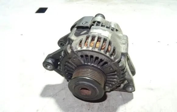 KIA Sorento Generator/alternator 373004A300