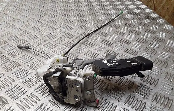 Peugeot 107 Front door lock 276a1909