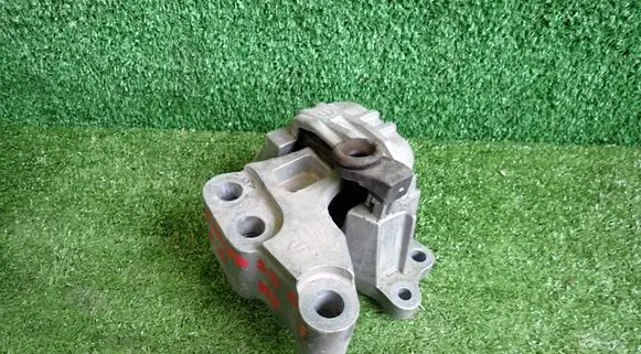 Jeep Compass Engine mount bracket 00520709670