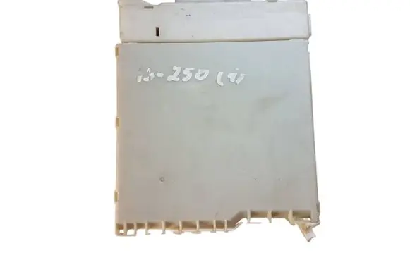 Lexus IS 220D-250-350 Fuse module 8273053050 8267253060