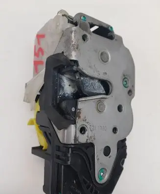 Opel Insignia A Front door lock 3023803E01S