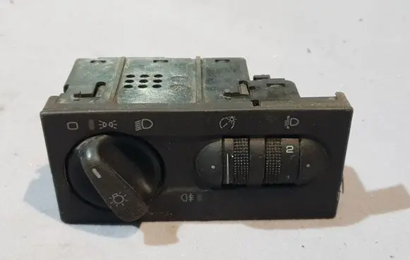 Volkswagen Golf III Light switch 1H6941531N