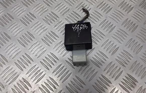 Toyota Yaris Other devices 88650-52100