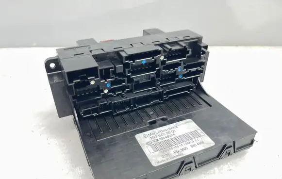 Mercedes-Benz CLK A209 C209 Fuse module 2095452801 5DK00848514