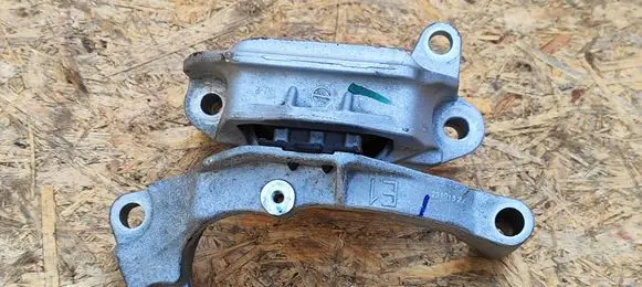 Engine mount bracket