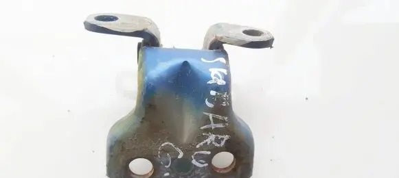 Subaru Impreza I Rear door lower hinge