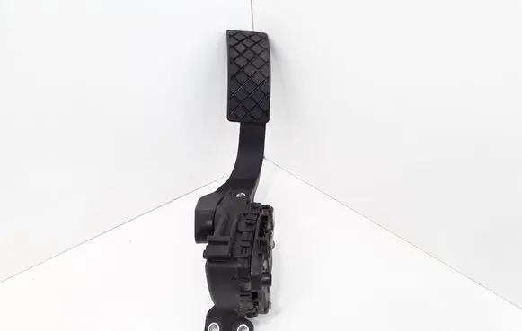 Volkswagen PASSAT B5.5 Accelerator throttle pedal 8D1723523N
