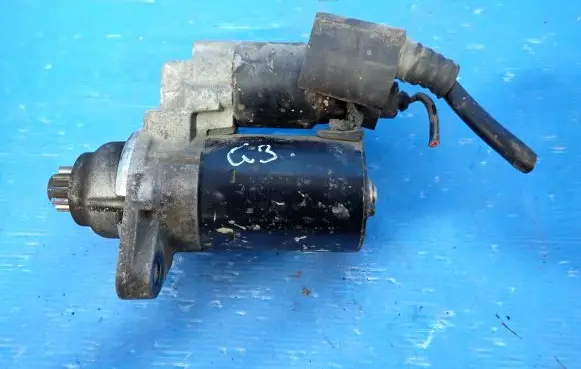 Volkswagen Golf V Starter motor 021911023R