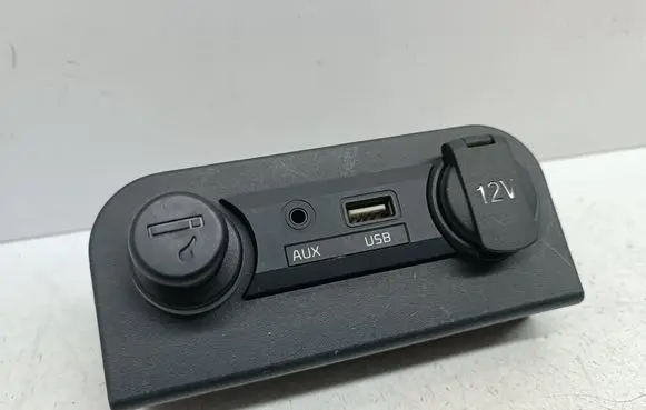 KIA Rio USB socket connector 62015752 AMJ150NF 847621W051