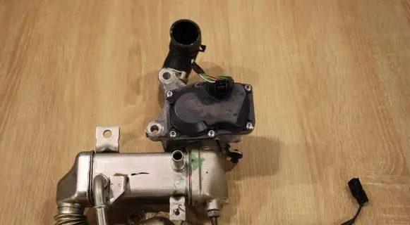 Renault Megane III EGR valve cooler 8201068965