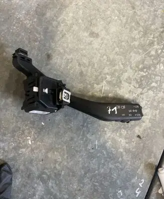 Volkswagen Touran I Other switches/knobs/shifts ANP80H013B 1LC0310B