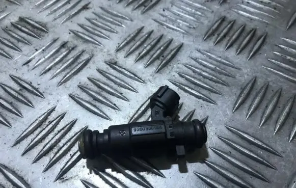 Hyundai Accent Fuel injector 9260930006 35310-22600