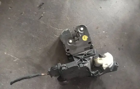 Audi A4 S4 B7 8E 8H Tailgate/trunk/boot lock/catch/latch 8P4827505B