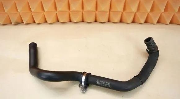 Mercedes-Benz CLS C219 Engine coolant pipe/hose 2118303996 A2118303996