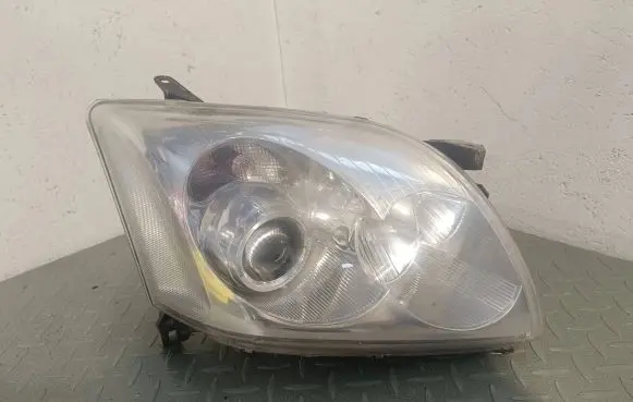 Toyota Avensis T250 Headlight/headlamp