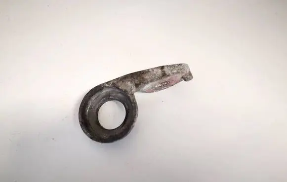 Radiator mount bracket