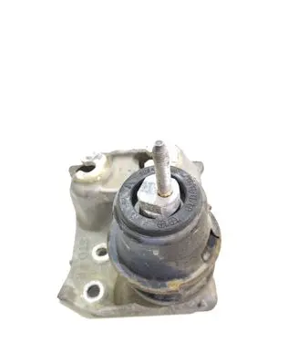 Subaru Legacy Engine mount bracket