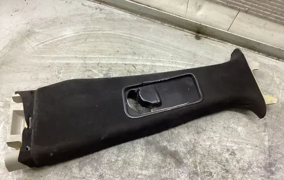 Land Rover Range Rover Sport L320 (B) pillar trim (top) 156022482 SEQ6387