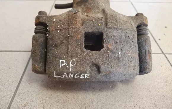 Mitsubishi Lancer VIII Front brake caliper
