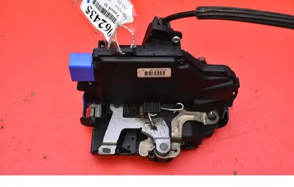 Seat Altea XL Front door lock 3D1837015