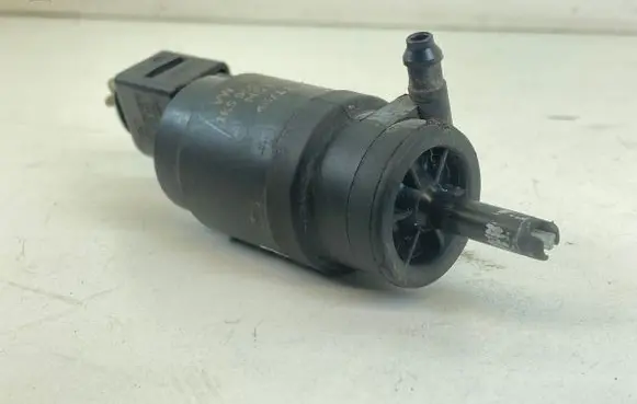 Volkswagen PASSAT CC Windscreen/windshield washer pump 1K5955651