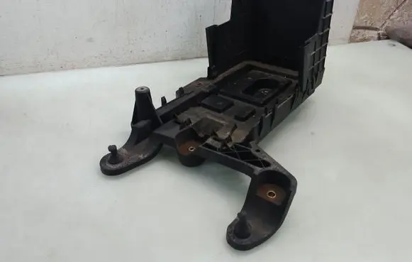 Volkswagen Golf Plus Battery tray 1K0915333