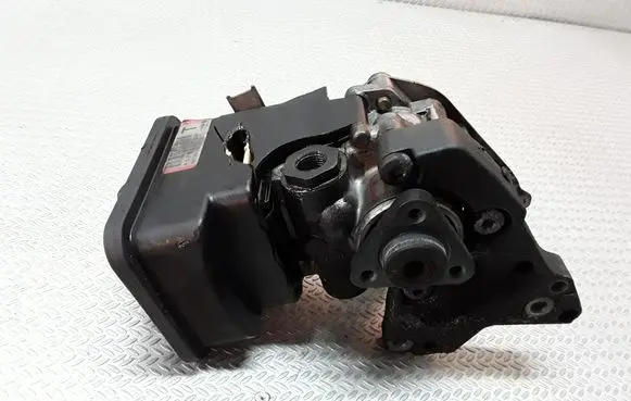 BMW 3 E46 Power steering pump 6756575