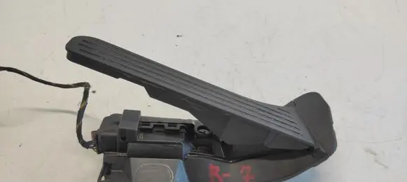 Volkswagen PASSAT B7 Accelerator throttle pedal 1K2721503T 6PV721503T 74390500