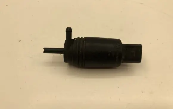 BMW 7 E65 E66 Windscreen/windshield washer pump 8377612