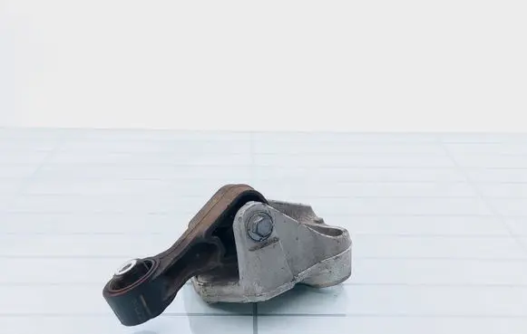 Citroen C5 Engine mounting bracket 9647646380
