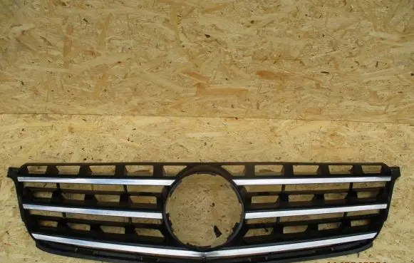 Mercedes-Benz ML W166 Front bumper upper radiator grill A1668800123