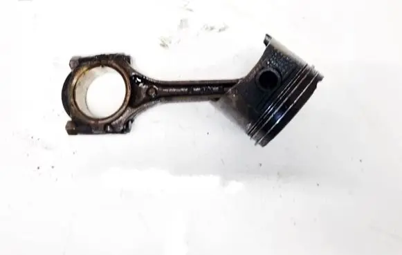 Hyundai Coupe Piston with connecting rod