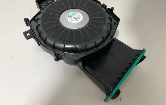 BMW X3 G01 Subwoofer speaker 6811926